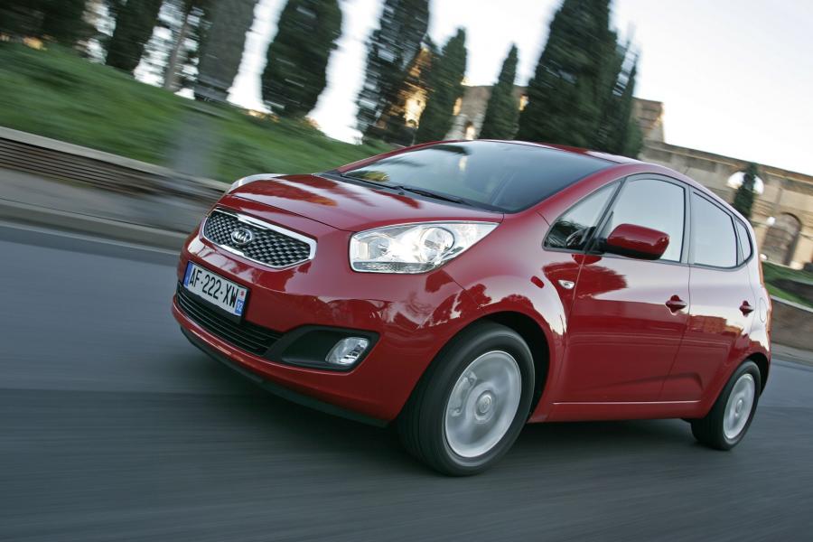  Kia Venga 2010 года  (фото 9 из 199)